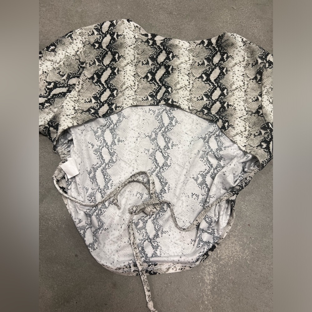 Women’s shirt size L - Picture 3 of 3